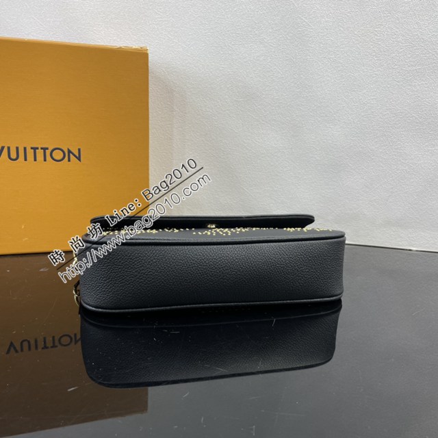 LV路易威登2023专柜新款M82653 目饰钉构筑Monogram图案Wallet on Chain Ivy手袋 ydh5310
